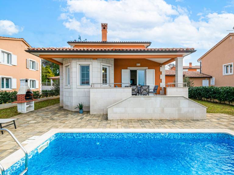 Big house with patio, garden & private pool | Pet-friendly — photo 3