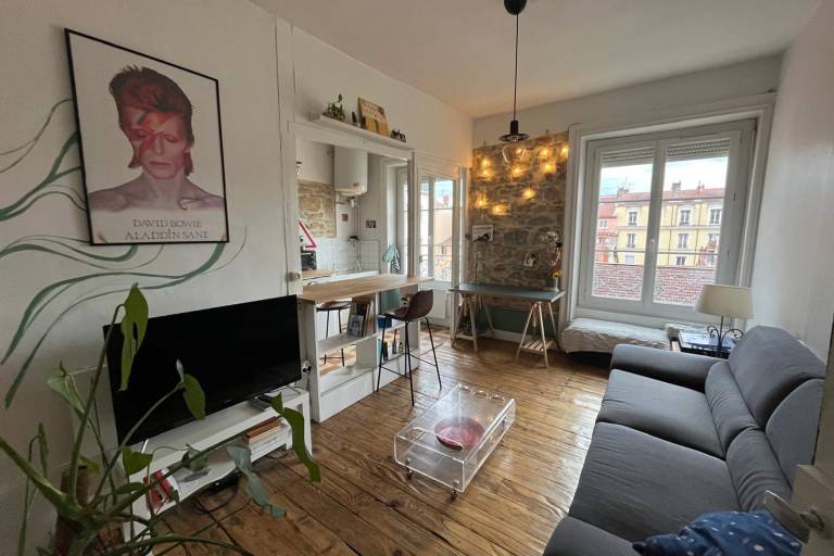 Bright studio in Lyon ideal for two people