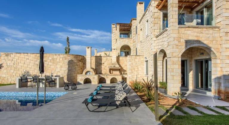 Nice villa with pool, yard & grill | Pets allowed — photo 2