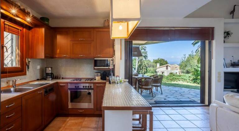 Villa with terrace, yard & private pool — photo 4