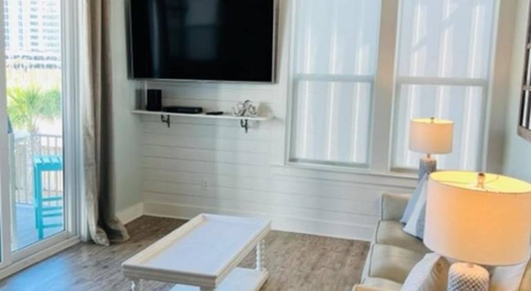 2 Bedroom Dog Friendly Cottage with Bunks, Sleeps 10, Heated Outdoor Pool, Walk to Beach — photo 2