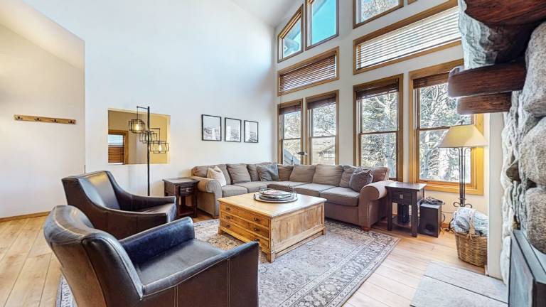 Family-oriented charming condo with pool, BBQ & hot tub | Golf view | Dogs allowed — photo 5