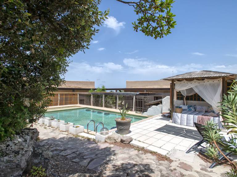Family-oriented house with hot tub, private pool & yard | Pets are welcome — photo 2