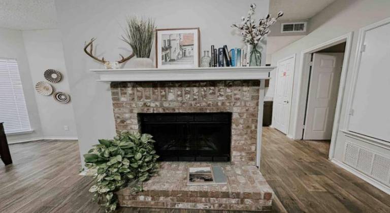 Charming Stay with Pool and Dedicated Workspace — photo 5