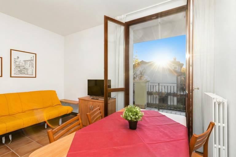 Charming holiday apartment with garden | Mountain view | Close to the beach | Pets allowed in Porlezza