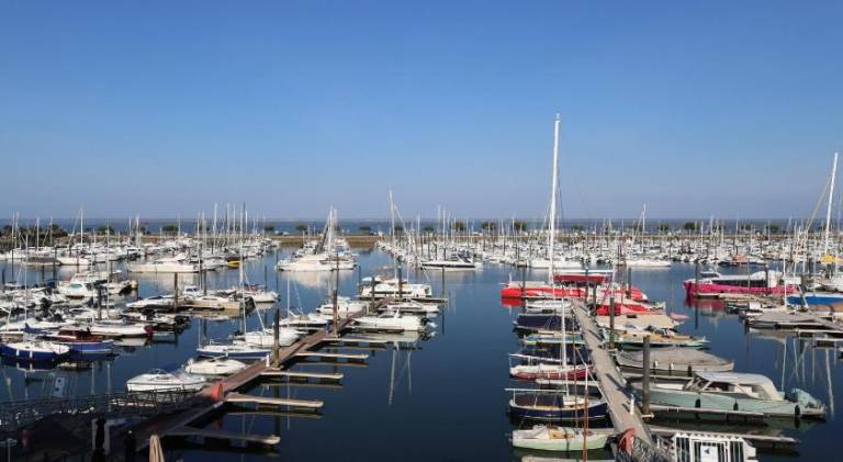 Serviced apartment with terrace in Arcachon