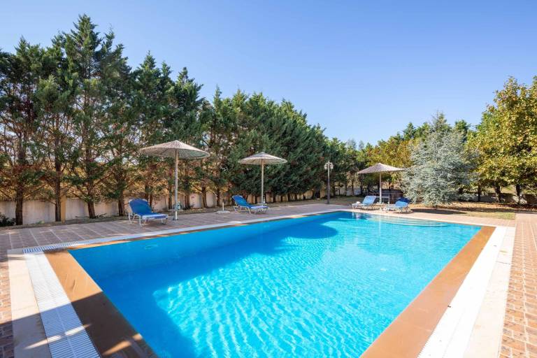 Villa Chalikounas