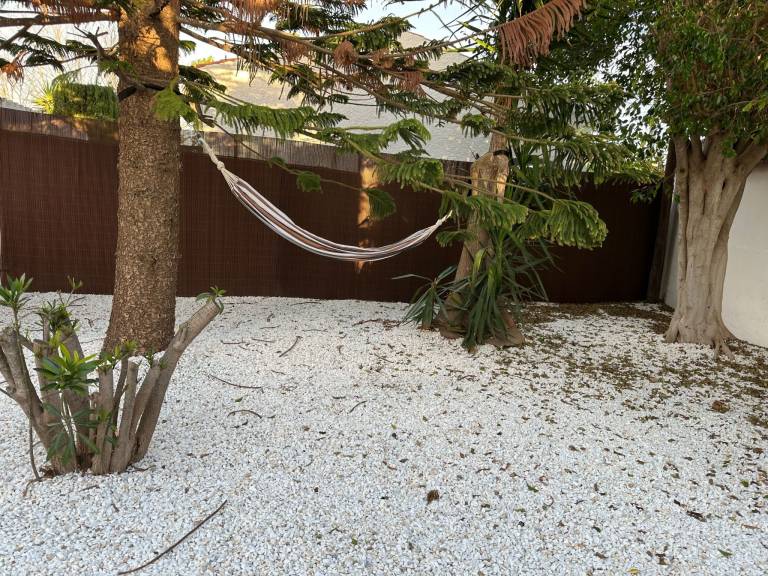 House with yard, private pool & patio — photo 5