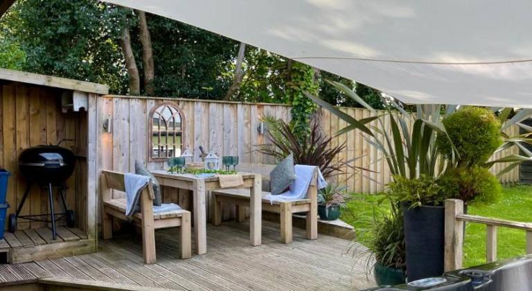 Chalet with jacuzzi in Caernarfon