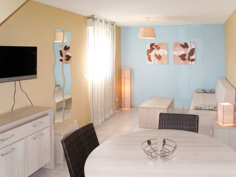 Family-oriented nice house with pool, patio & sauna | Pets allowed — photo 2