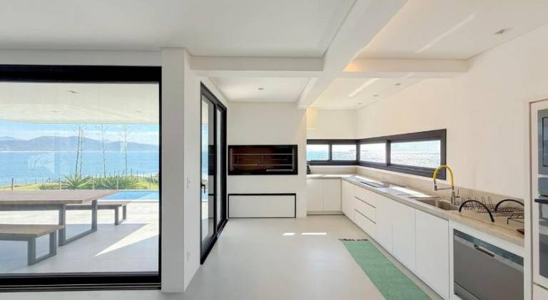 Villa with pool — photo 5