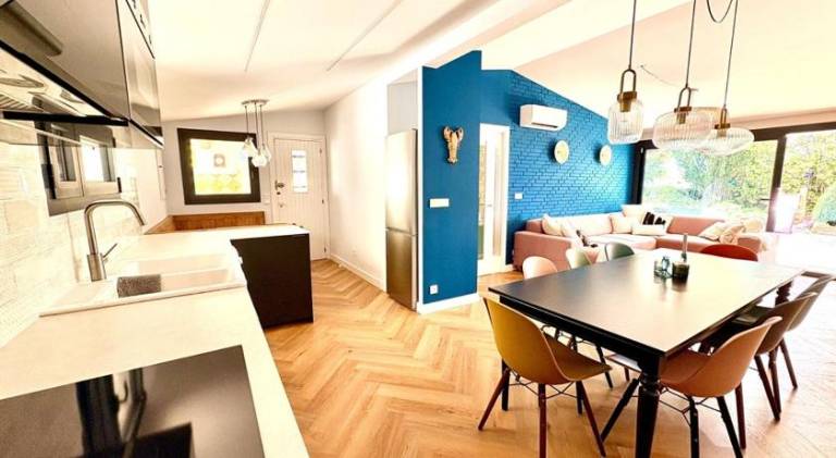 Villa with pool — photo 3