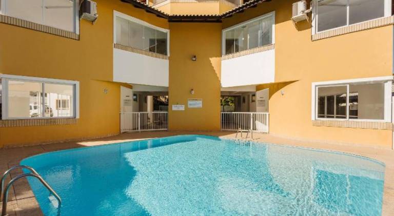 House with pool — photo 3