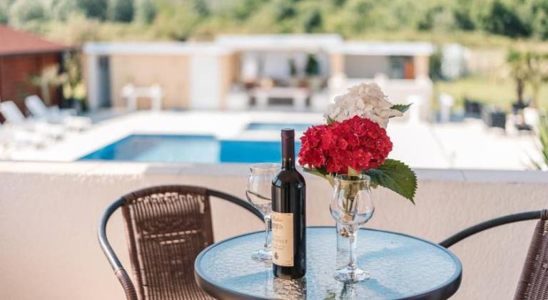 Pleasant holiday apartment with garden, terrace & pool | Pets are welcome — photo 3