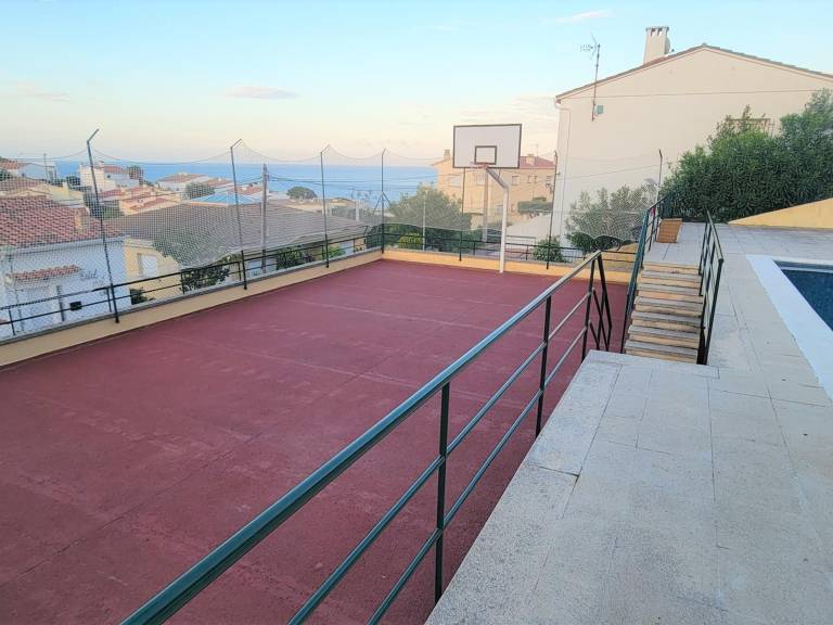 Villa with private pool, yard & grill — photo 3