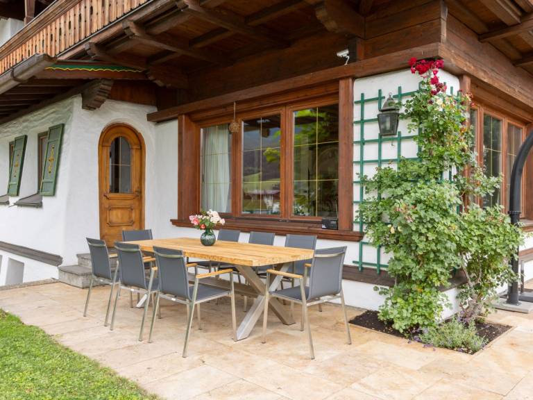 Vacation home with yard, terrace & BBQ — photo 3