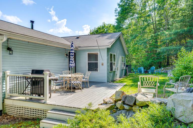 4 Mi to Town Beach Gilford Family Getaway