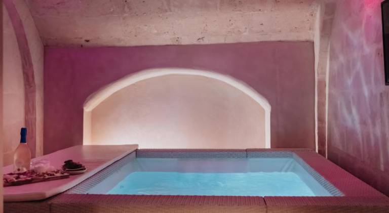 Vacation home with jacuzzi & pool | Dogs allowed — photo 4