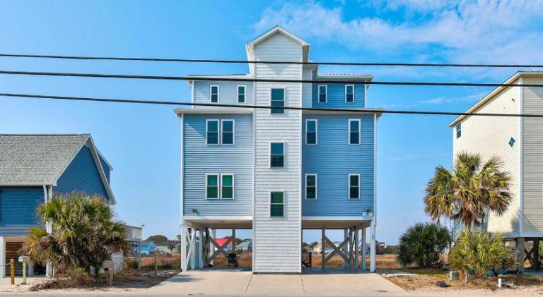 House with 4 rooms for 11 persons in Carolina Beach, NC