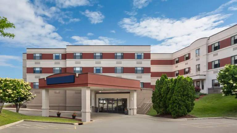 Royle Hotel Milwaukee Airport in Milwaukee, WI