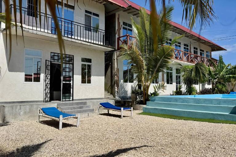 Charming lodge with pool, garden & patio | Next to the beach | Pet-friendly — photo 5
