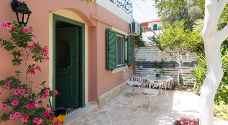 Pleasant serviced apartment with yard & patio | Beach nearby | Pets are welcome — photo 4