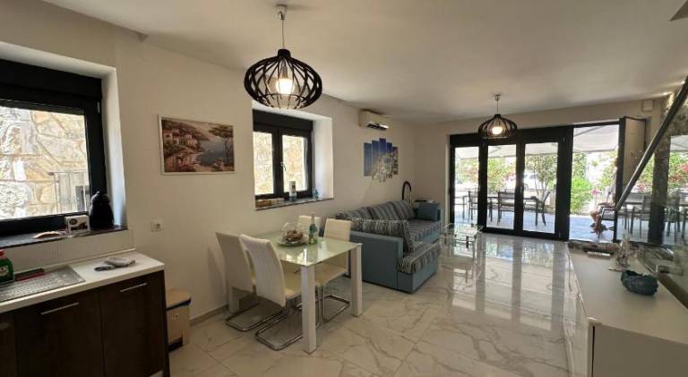 Villa with patio, barbeque & garden — photo 3