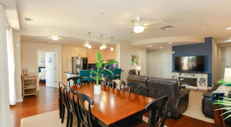 Ample vacation home with pool | Beach nearby | Pets allowed — photo 4