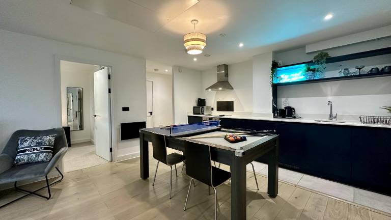 Holiday apartment with yard & patio | Close to Museum of Science and Industry | Pets are welcome — photo 3