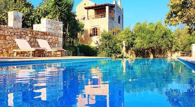 Villa with jacuzzi, terrace & BBQ | Pets allowed in Apokoronas