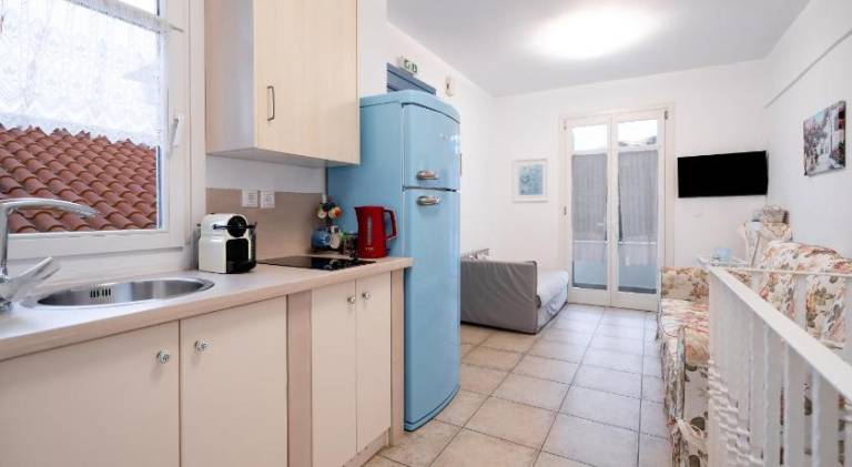Serviced apartment with 2 rooms for 4 persons — photo 4