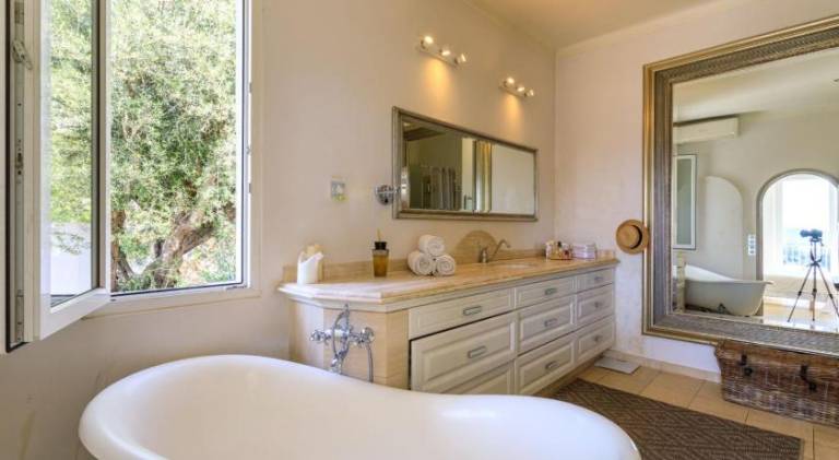 Fully equipped villa with patio, barbeque & private pool | Good for workation | Pets are welcome — photo 2