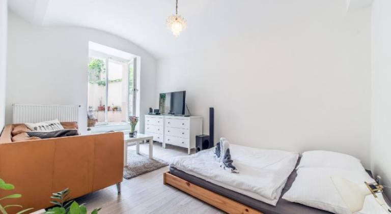 Apartment with patio | Near Dancing House in Prague