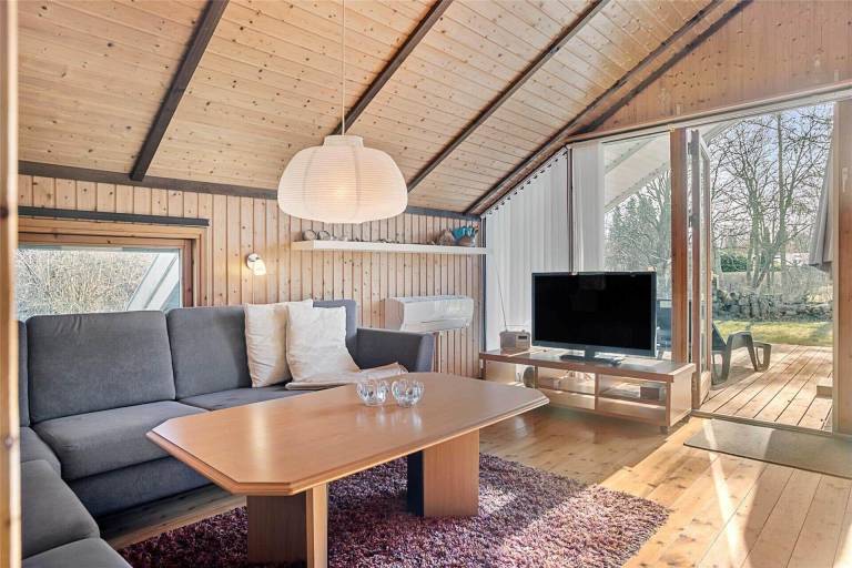 House with terrace, yard & barbecue — photo 4