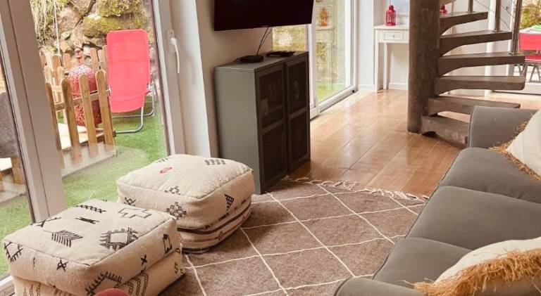 Fully equipped chalet with garden, private pool & patio | Pet-friendly — photo 2