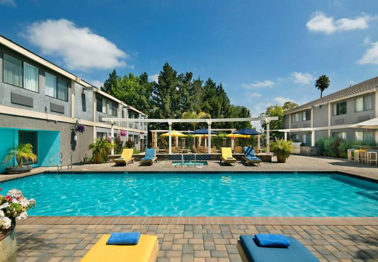 Maple Tree Inn Hotel in Sunnyvale, CA