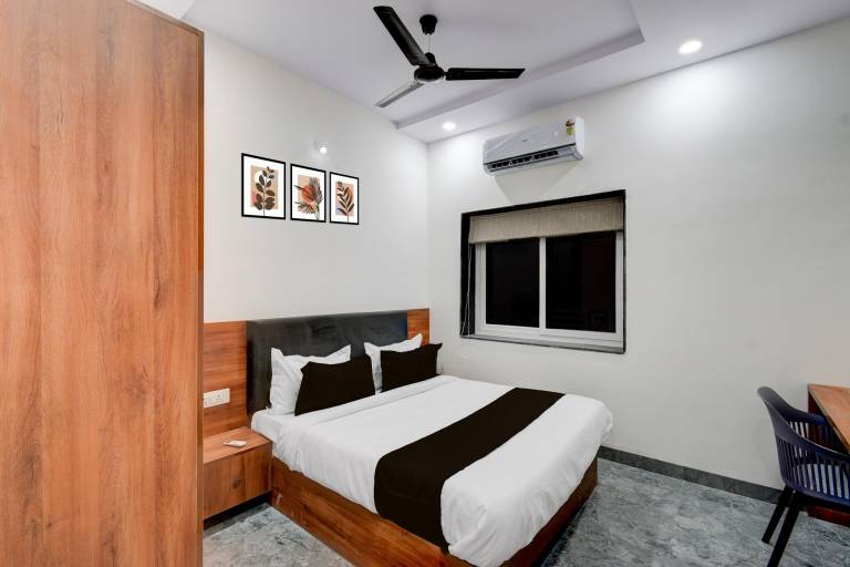 Super Townhouse Oak L B Nagar Metro Station