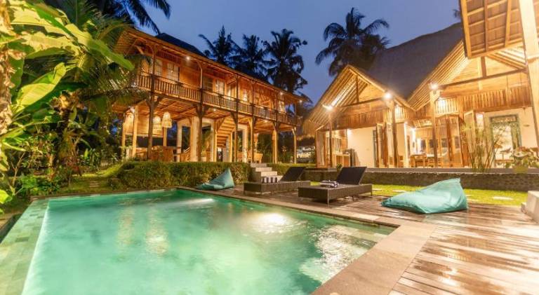 Family-friendly lodge with pool, patio & garden | Perfect for remote work | Pets are welcome in Tegallalang