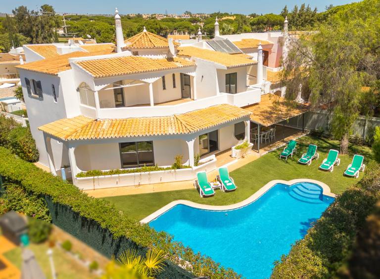 Villa with yard, private pool & grill — photo 4