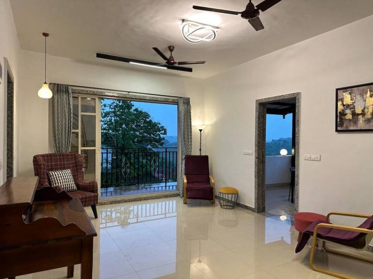 House with terrace, yard & pool | Perfect for remote work — photo 2