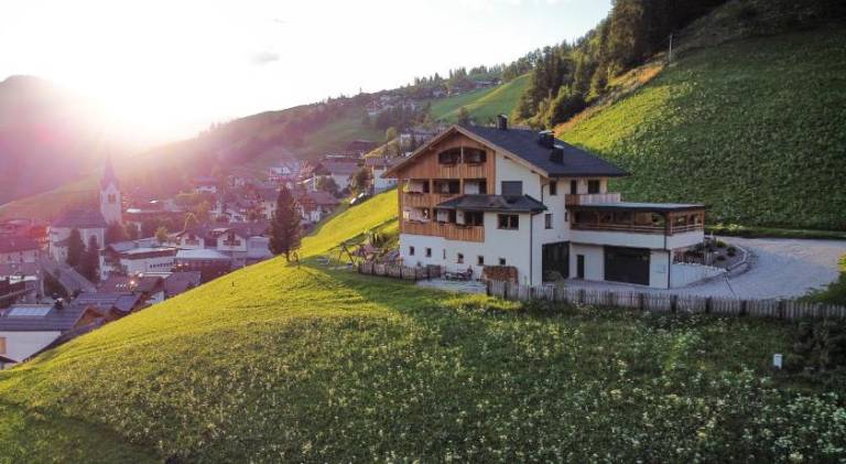 Rental apartment with yard & terrace in San Martino in Badia