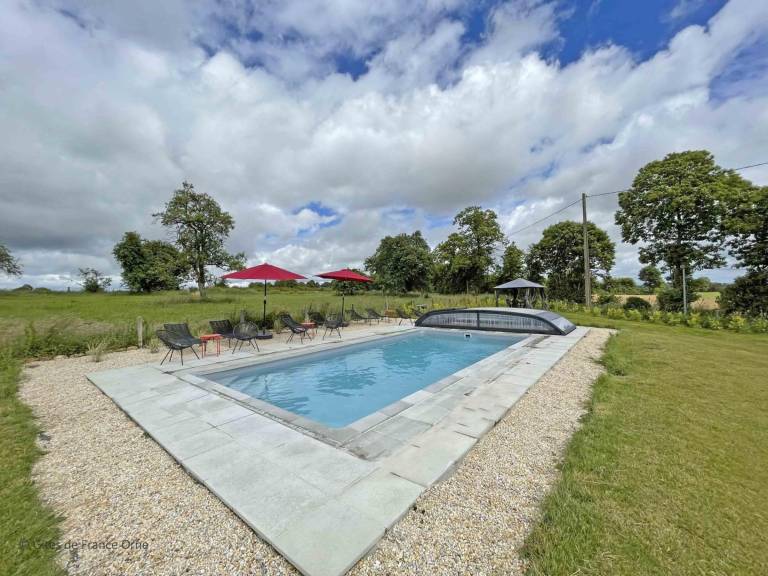 Cottage with grill, garden & pool — photo 2