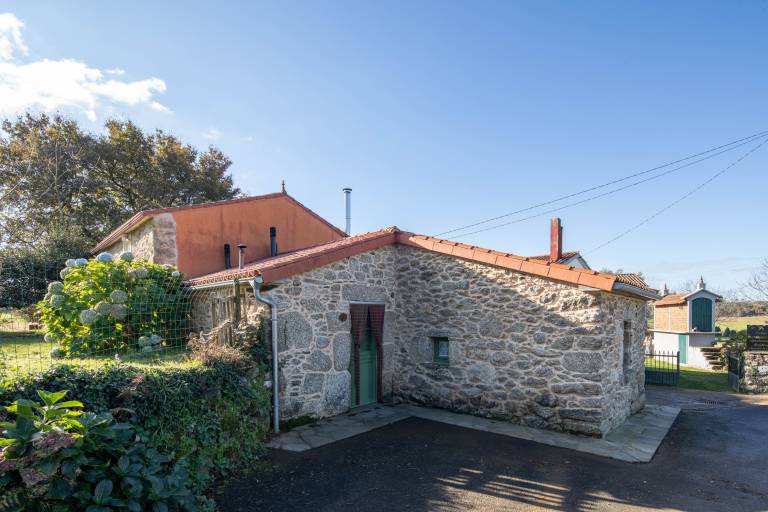 House with grill, fast internet & yard in Arzua