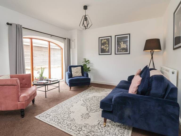 Fully equipped cottage with yard & BBQ | Beach view | Pets are welcome — photo 3
