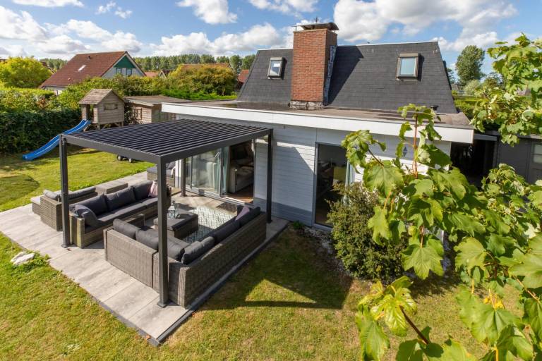 Child-friendly house with garden & patio | Dogs allowed — photo 3
