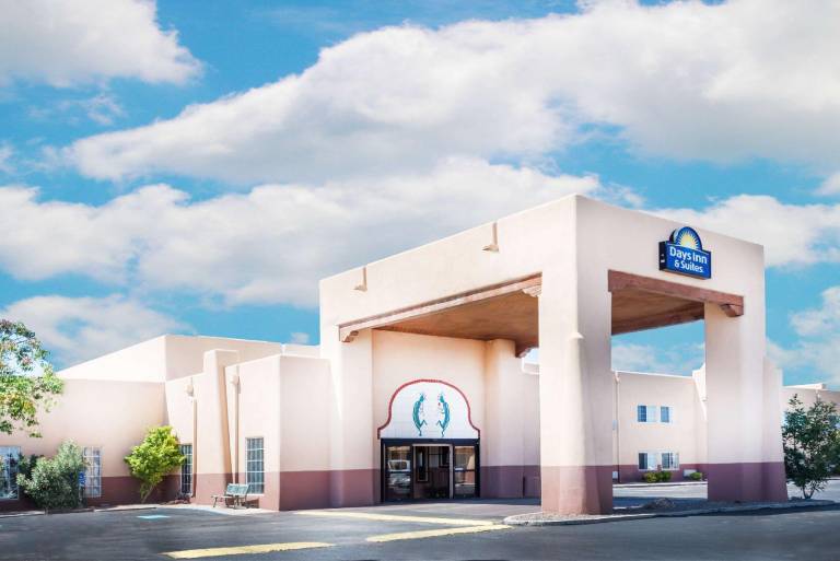 Days Inn & Suites by Wyndham Lordsburg — photo 4