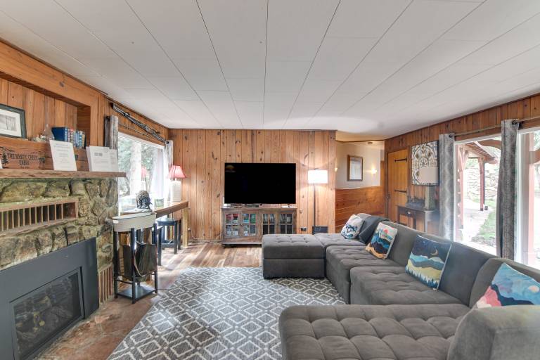 Charming Idaho Springs Retreat on Chicago Creek! — photo 4