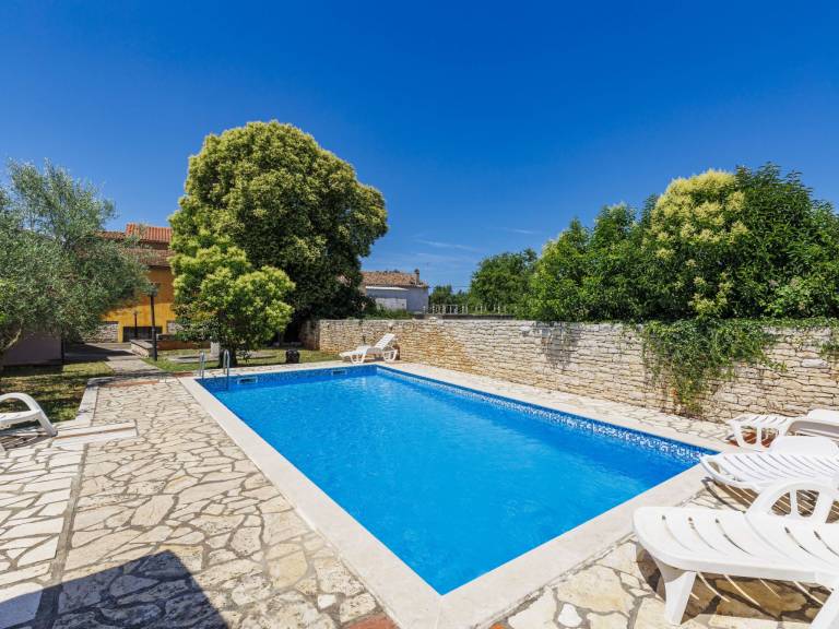 Big vacation home with private pool, terrace & yard | Pets are welcome — photo 3