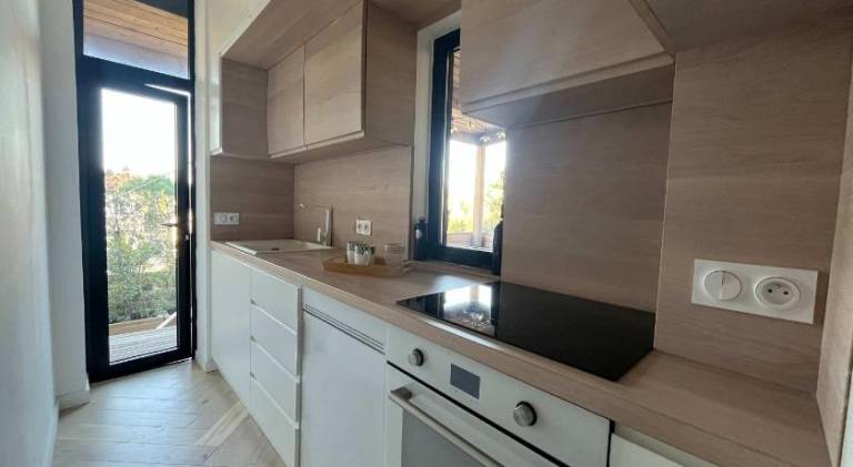 Bordeaux Apartment with Balcony Steps to Wine & City Center — photo 4