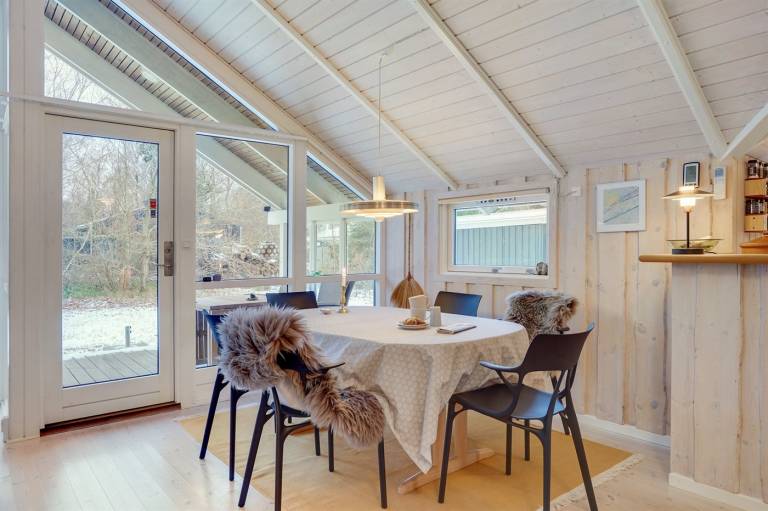 House with jacuzzi & patio — photo 4